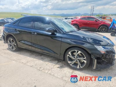 Czwarte zdjęcie samochodu z boku: 2022 AUDI A3 PREMIUM VIN:WAUAUDGY5NA104204 - miniatura
