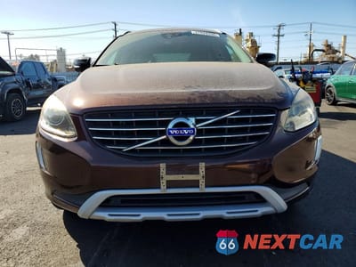 Piąte zdjęcie samochodu w środku: 2017 VOLVO XC60 T5 DYNAMIC VIN:YV440MDR8H2225720 - miniatura