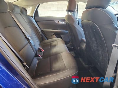 Zdjęcie 10 z 12 samochodu: 2019 KIA FORTE LXS VIN:3KPF24AD9KE104784 - miniatura