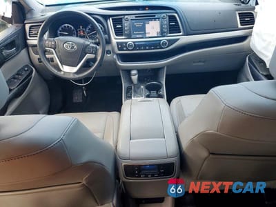 Zdjęcie 8 z 13 samochodu: 2015 TOYOTA HIGHLANDER XLE VIN:5TDJKRFH7FS132081 - miniatura