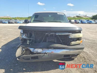 Piąte zdjęcie samochodu w środku: 2004 CHEVROLET TAHOE C1500 VIN:1GNEC13V74R320001 - miniatura