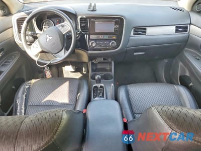 Zdjęcie 8 z 12 samochodu: 2015 MITSUBISHI OUTLANDER SE VIN:JA4AD3A31FZ013163 - miniatura