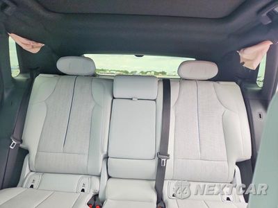 Zdjęcie 10 z 13 samochodu: 2024 CADILLAC LYRIQ LUXURY VIN:1GYKPPRK8RZ104644 - miniatura