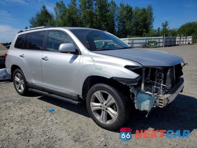Czwarte zdjęcie samochodu z boku: 2013 TOYOTA HIGHLANDER LIMITED VIN:5TDDK3EH6DS185055 - miniatura