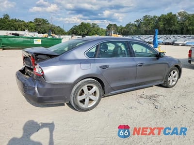 Trzecie zdjęcie samochodu z tyłu: 2015 VOLKSWAGEN PASSAT S VIN:1VWAS7A37FC113027 - miniatura