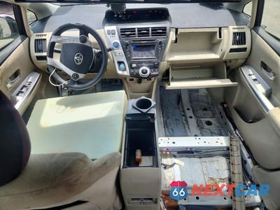 Zdjęcie 8 z 12 samochodu: 2012 TOYOTA PRIUS V THREE VIN:JTDZN3EU2C3176556 - miniatura