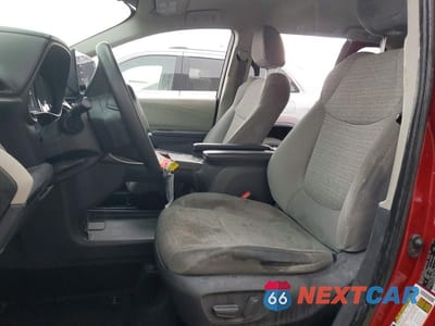 Zdjęcie 7 z 14 samochodu: 2021 TOYOTA SIENNA LE VIN:5TDKRKEC5MS042986 - miniatura
