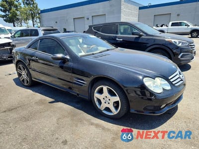 Czwarte zdjęcie samochodu z boku: 2005 MERCEDES-BENZ SL 500 VIN:WDBSK75F25F099299 - miniatura