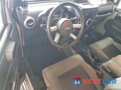 Zdjęcie 8 z 13 samochodu: 2010 JEEP WRANGLER SAHARA VIN:1J4AA5D15AL214901 - miniatura
