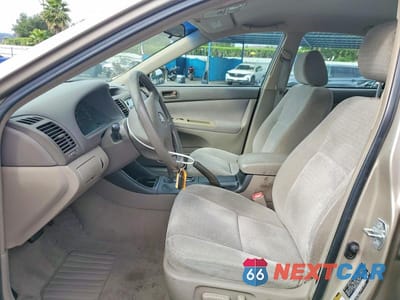 Zdjęcie 7 z 12 samochodu: 2004 TOYOTA CAMRY LE VIN:4T1BE32K64U380773 - miniatura