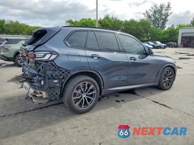 Trzecie zdjęcie samochodu z tyłu: 2021 BMW X5 M50I VIN:5UXJU4C0XM9D96162 - miniatura