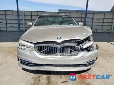 Piąte zdjęcie samochodu w środku: 2018 BMW 530E VIN:WBAJA9C56JB249337 - miniatura