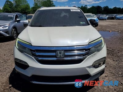 Piąte zdjęcie samochodu w środku: 2017 HONDA PILOT TOURING VIN:5FNYF6H98HB010733 - miniatura