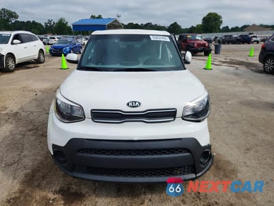 Piąte zdjęcie samochodu w środku: 2018 KIA SOUL BASE VIN:KNDJN2A20J7618669 - miniatura