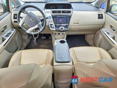 Zdjęcie 8 z 13 samochodu: 2017 TOYOTA PRIUS V FOUR VIN:JTDZN3EUXHJ061772 - miniatura