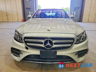 Piąte zdjęcie samochodu w środku: 2018 MERCEDES-BENZ E 300 4MATIC VIN:WDDZF4KB0JA397688 - miniatura