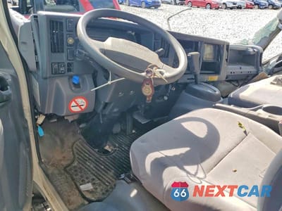Zdjęcie 8 z 12 samochodu: 2020 ISUZU NPR BOX TRUCK VIN:54DB4W1B9LS806097 - miniatura