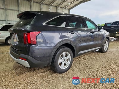 Trzecie zdjęcie samochodu z tyłu: 2026 KIA SORENTO LX VIN:5XYRG4JC7TG414460 - miniatura