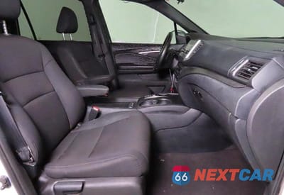 Piąte zdjęcie samochodu w środku: 2019 HONDA PASSPORT SPORT VIN:5FNYF7H23KB004550 - miniatura