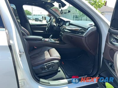 Piąte zdjęcie samochodu w środku: 2017 BMW X5 XDRIVE35I VIN:5UXKR0C39H0V68990 - miniatura