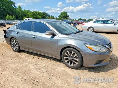 Czwarte zdjęcie samochodu z boku: 2017 NISSAN ALTIMA 2.5 SL VIN:1N4AL3AP7HC203850 - miniatura