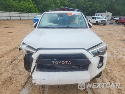 Piąte zdjęcie samochodu w środku: 2020 TOYOTA 4RUNNER SR5 PREMIUM VIN:JTEBU5JR9L5825190 - miniatura