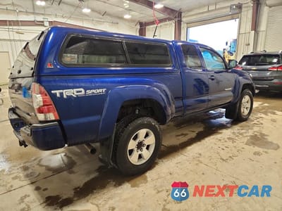 Trzecie zdjęcie samochodu z tyłu: 2015 TOYOTA TACOMA V6 VIN:5TFUU4EN1FX125624 - miniatura