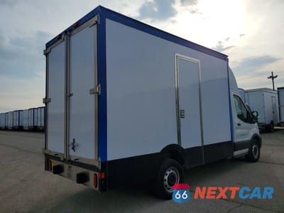 Trzecie zdjęcie samochodu z tyłu: 2023 FORD TRANSIT DELIVERY TRUCK VIN:1FDBW5ZG2PKA11032 - miniatura