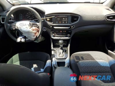 Zdjęcie 8 z 12 samochodu: 2017 HYUNDAI IONIQ BLUE VIN:KMHC65LC2HU026839 - miniatura