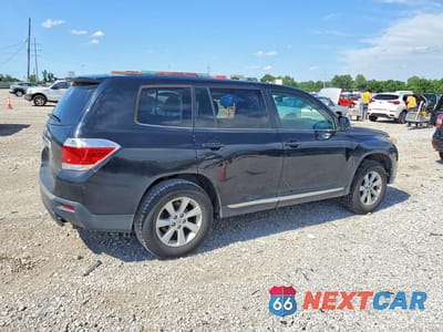 Trzecie zdjęcie samochodu z tyłu: 2013 TOYOTA HIGHLANDER BASE VIN:5TDBK3EH6DS218658 - miniatura