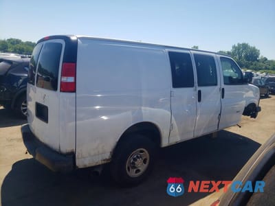 Trzecie zdjęcie samochodu z tyłu: 2021 CHEVROLET EXPRESS G2500 VIN:1GCWGAF14M1312141 - miniatura