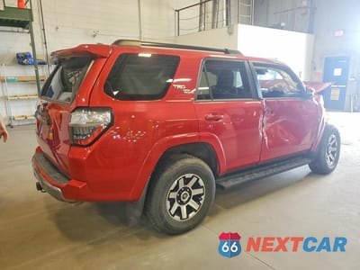 Trzecie zdjęcie samochodu z tyłu: 2021 TOYOTA 4RUNNER VIN:JTERU5JR3M5923194 - miniatura