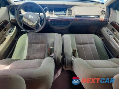 Zdjęcie 8 z 13 samochodu: 2004 MERCURY GRAND MARQUIS GS VIN:2MEFM74W64X653959 - miniatura