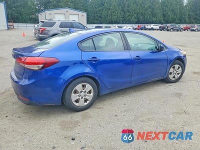 Trzecie zdjęcie samochodu z tyłu: 2017 KIA FORTE LX VIN:3KPFL4A77HE126556 - miniatura