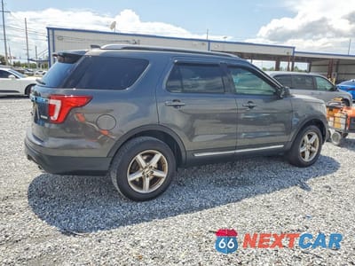 Trzecie zdjęcie samochodu z tyłu: 2019 FORD EXPLORER XLT VIN:1FM5K7DH5KGA45563 - miniatura