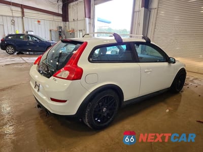 Trzecie zdjęcie samochodu z tyłu: 2011 VOLVO C30 T5 VIN:YV1672MK9B2239187 - miniatura