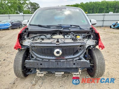 Piąte zdjęcie samochodu w środku: 2017 SMART FORTWO VIN:WMEFJ5DA2HK205604 - miniatura