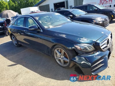 Czwarte zdjęcie samochodu z boku: 2017 MERCEDES-BENZ E 300 4MATIC VIN:WDDZF4KB8HA121429 - miniatura