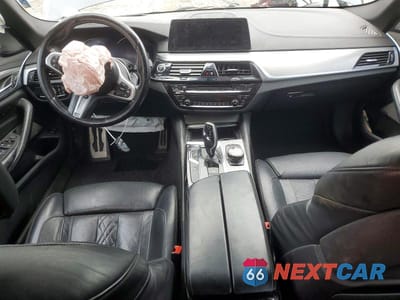 Zdjęcie 8 z 12 samochodu: 2018 BMW M550XI VIN:WBAJB9C5XJB049607 - miniatura