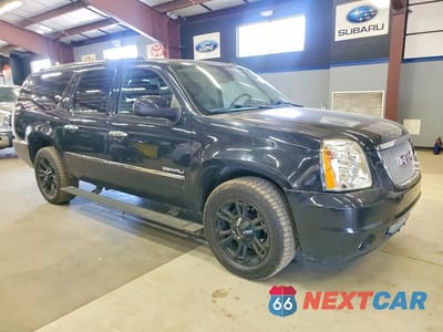 Czwarte zdjęcie samochodu z boku: 2011 GMC YUKON XL DENALI VIN:1GKS2MEF6BR274166 - miniatura