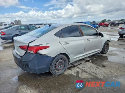 Trzecie zdjęcie samochodu z tyłu: 2019 HYUNDAI ACCENT SE VIN:3KPC24A34KE047713 - miniatura