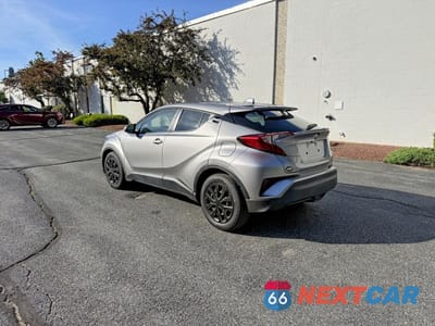 Trzecie zdjęcie samochodu z tyłu: 2019 TOYOTA C-HR LE VIN:NMTKHMBXXKR067772 - miniatura