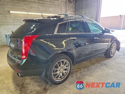 Trzecie zdjęcie samochodu z tyłu: 2013 CADILLAC SRX PERFORMANCE COLLECTION VIN:3GYFNHE30DS543774 - miniatura