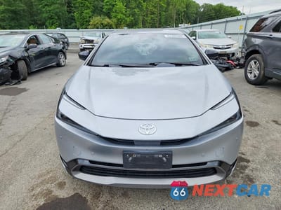 Piąte zdjęcie samochodu w środku: 2023 TOYOTA PRIUS XLE VIN:JTDADABU1P3004839 - miniatura