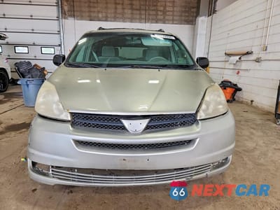 Piąte zdjęcie samochodu w środku: 2004 TOYOTA SIENNA LE 8 PASSENGER VIN:5TDZA23C24S164522 - miniatura