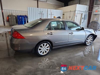 Trzecie zdjęcie samochodu z tyłu: 2006 HONDA ACCORD EX VIN:1HGCM665X6A008070 - miniatura