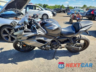 Trzecie zdjęcie samochodu z tyłu: 2023 KAWASAKI EX650 R VIN:ML5EXER13PDAB1080 - miniatura