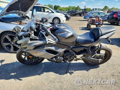Trzecie zdjęcie samochodu z tyłu: 2023 KAWASAKI EX650 R VIN:ML5EXER13PDAB1080 - miniatura