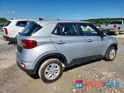 Trzecie zdjęcie samochodu z tyłu: 2021 HYUNDAI VENUE SE VIN:KMHRB8A37MU105508 - miniatura