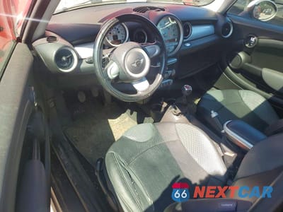 Zdjęcie 8 z 13 samochodu: 2007 MINI COOPER VIN:WMWMF33537TU62387 - miniatura